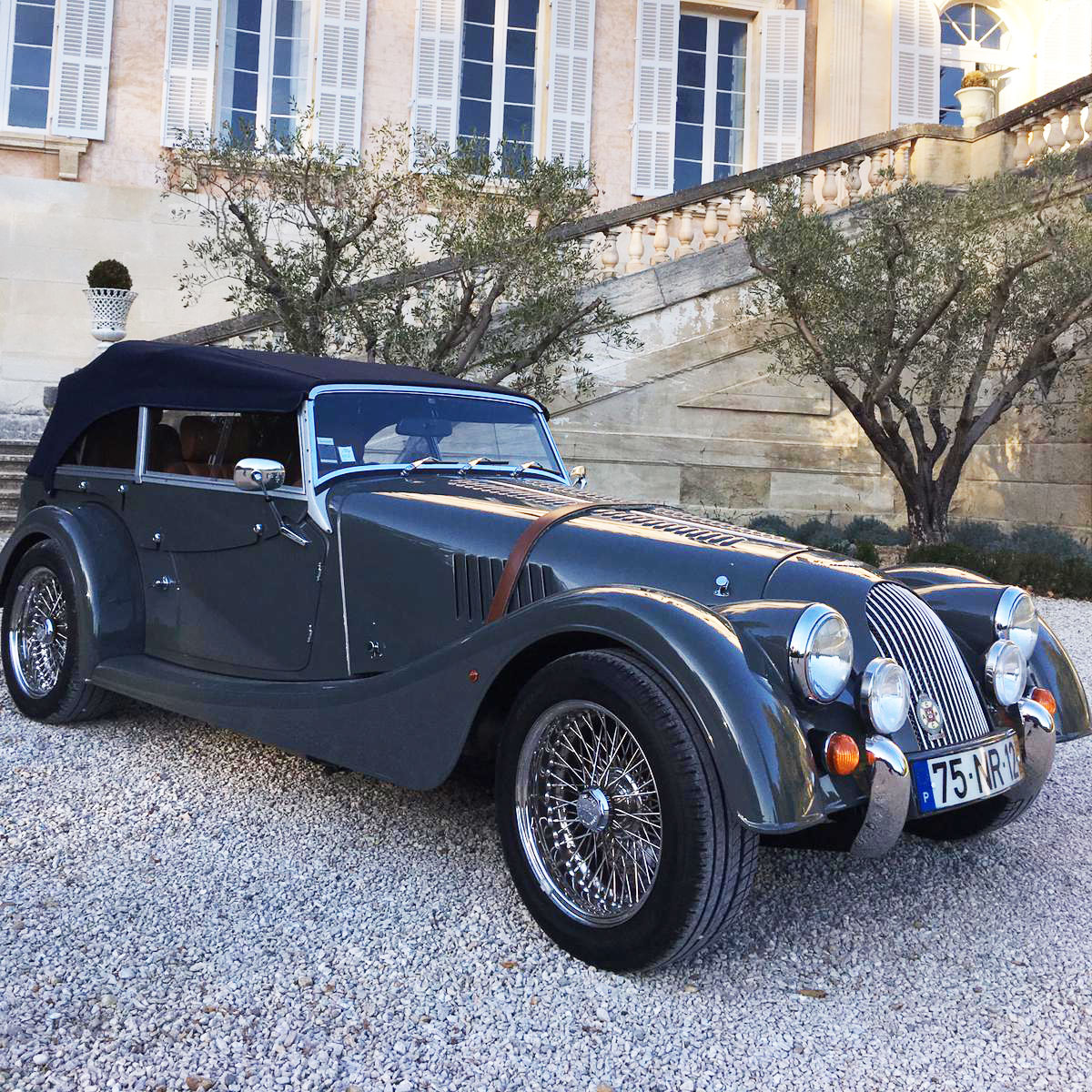 Escapade en voiture ancienne - Château Martinay